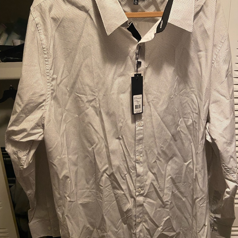 5xl long sleeve Galaxy shirt w/tag. Brand new just wrinkled!